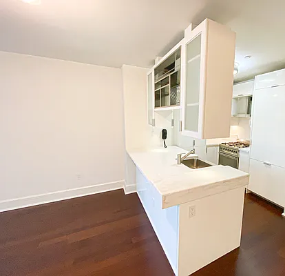 Rented by Sidewalk Realty LLC | media 20