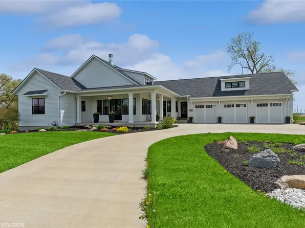 300 Country Club Dr SE, Mount Vernon, IA 52314