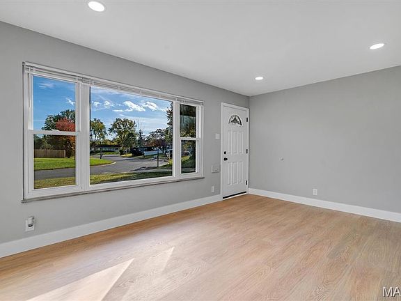 4th image of 32 Buckley Meadows Dr