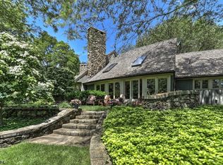 8 Burrell Rd, Tewksbury, NJ 08833