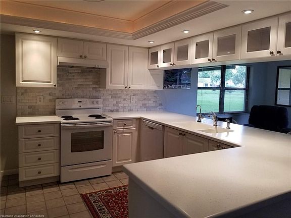 2nd image of 3401 Divot Rd