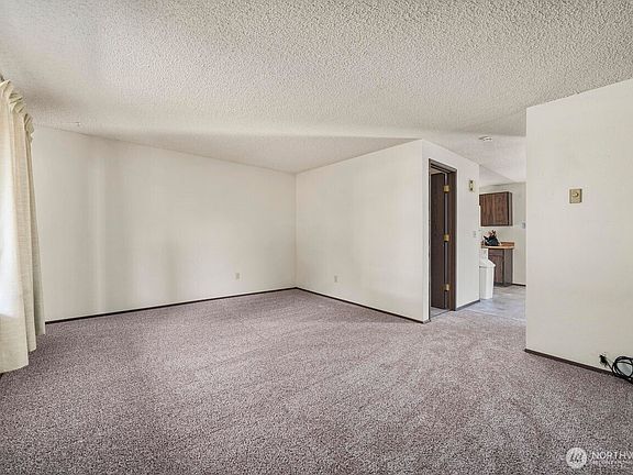4th image of 1526 1528 151st Street Ct S