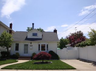 2466 Navy Pl, Bellmore, NY 11710