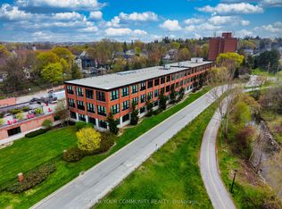 543 Timothy St #302, Newmarket, ON L3Y1R1