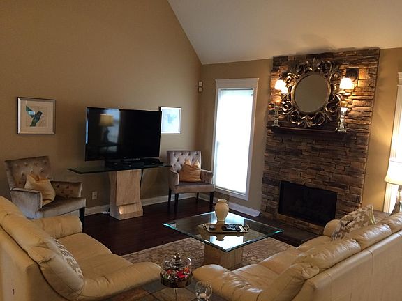 5th image of 1740 Apache Way