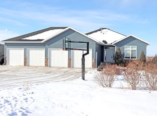 832 Country View Dr, Menoken, ND 58558