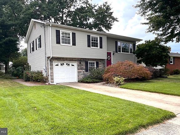 2nd image of 9 Pasadena Dr