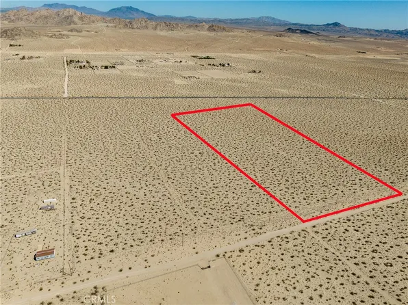 767 Foothill Rd, Lucerne Valley, CA 92356