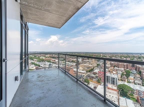 3rd image of 1501 Voorhies Ave #23E