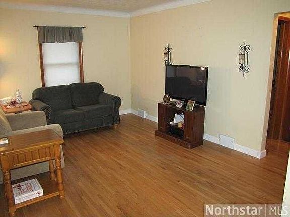 3rd image of 1039 Felix St