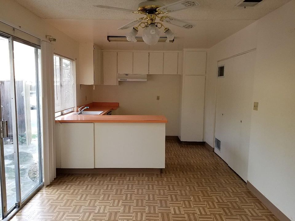 2nd image of 402 Velasco Dr