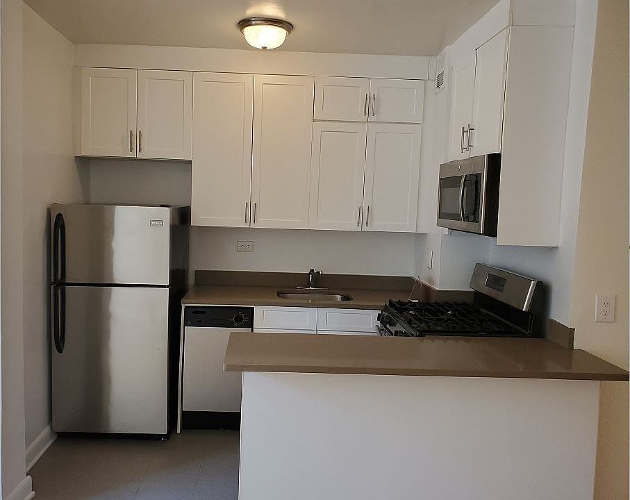 1st image of 4850 38th St APT 1M