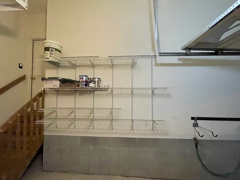 Garage.