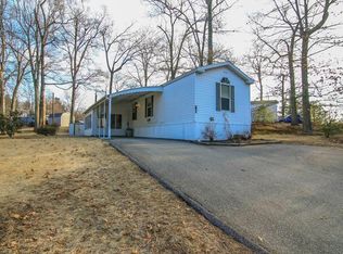 15 Surrey Ln, Brookfield, MA 01506