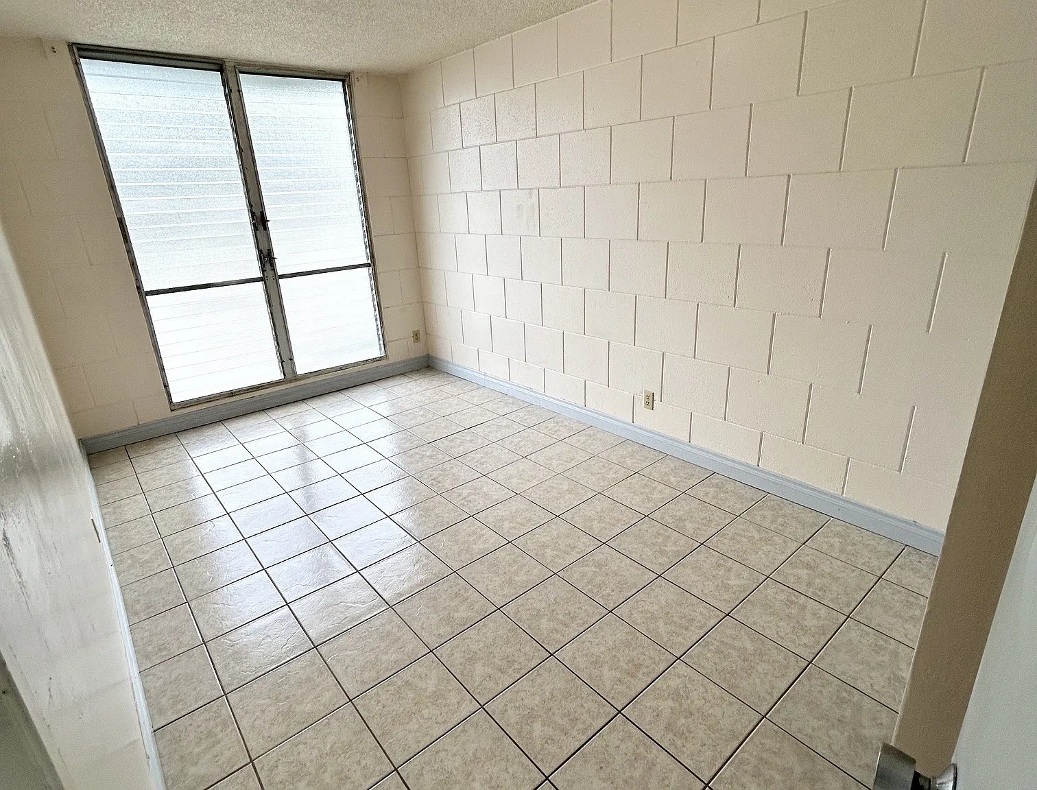 2 bed, $1,900 — Photo 4