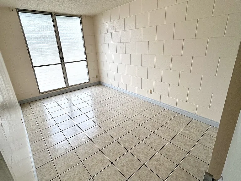 27 Lakeview Cir #202 — Photo 4