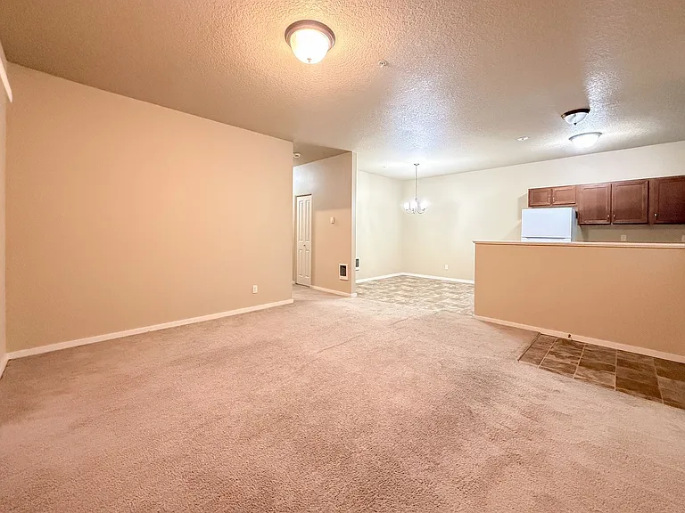 Catron Apartments - 1-3 Bedrooms 2 Bathrooms with In Unit Washer/Dryer and Internet — Photo 67