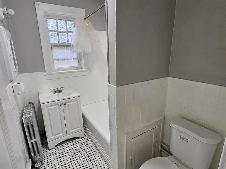 385 Morris St — Photo 6