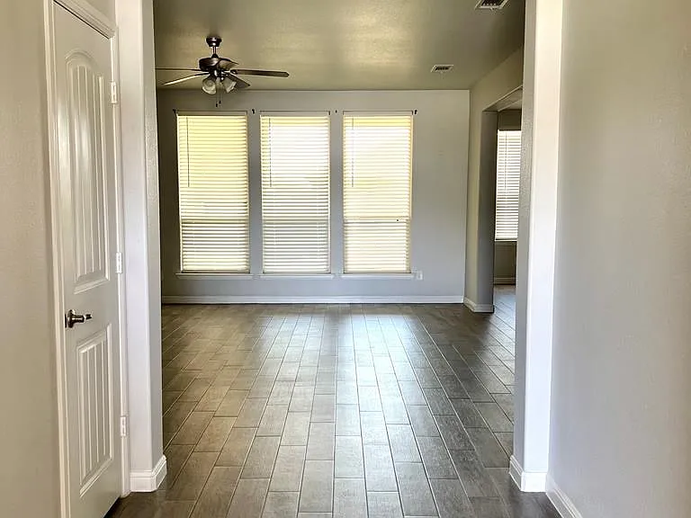 605 Dupont Ct — Photo 2