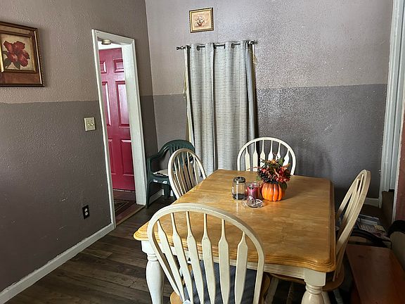 5th image of 403 Walnut St