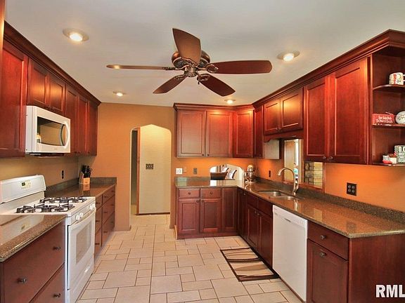 5th image of 414 W Detweiller Dr