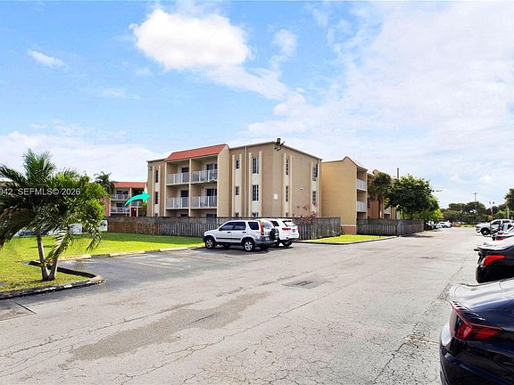 2nd image of 5201 Geneva Way APT 211