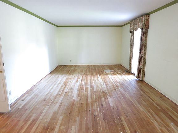 4th image of 44 Northland Dr