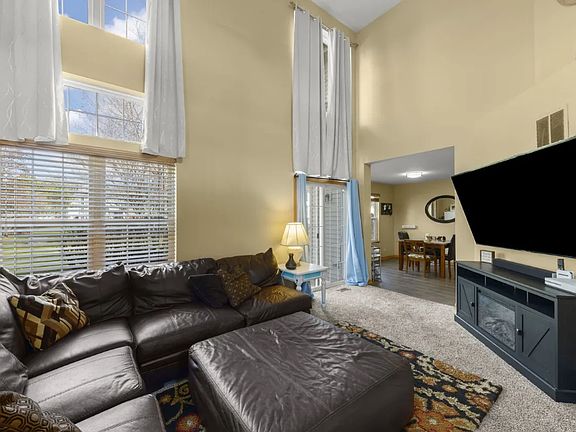 3rd image of 1989 Waverly Way
