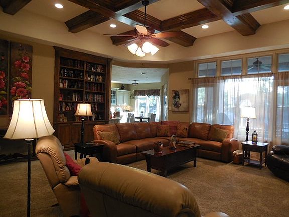3rd image of 1414 N Circle Diamond Dr