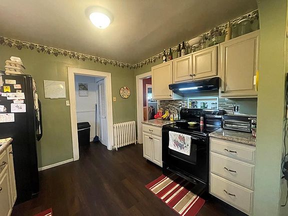2nd image of 221 Granville Ave