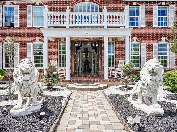 3rd image of 23 Balmoral Dr