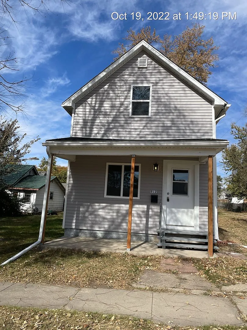 Updated 2 bedroom 1 bathroom home-located in Perry, IA — Photo 1