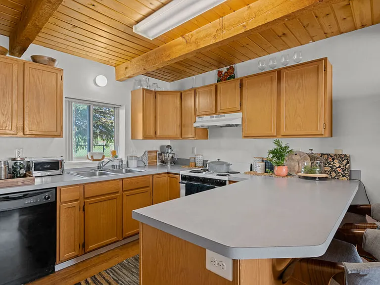 Lots of Kitchen Storage Space