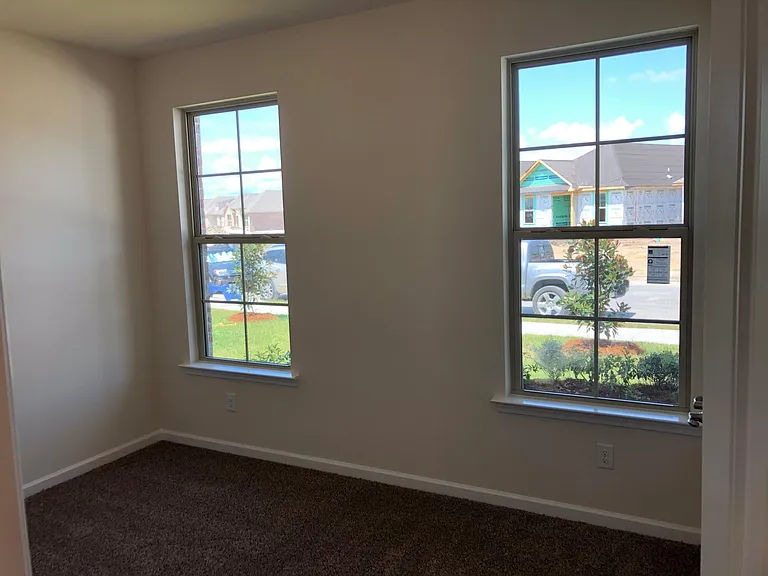 1043 Foxtail Dr — Photo 9