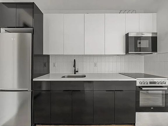 4th image of 1035 President St #5D