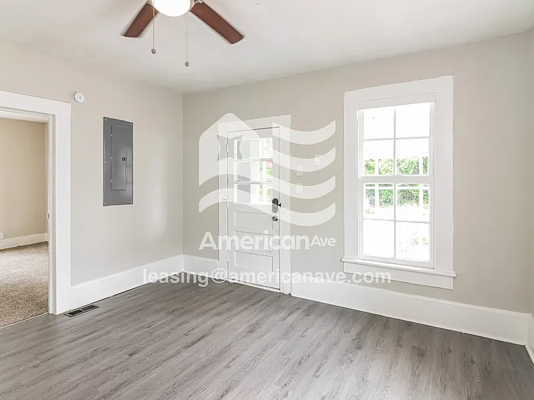 973524_003_living_room_3.jpg