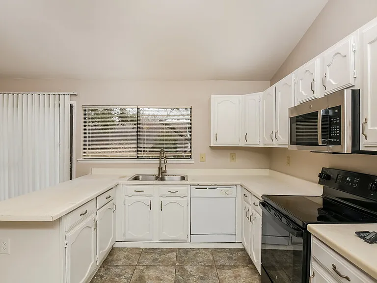 3913 Horizon Pl — Photo 8