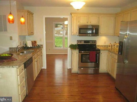 3rd image of 2004 Admiral Dr