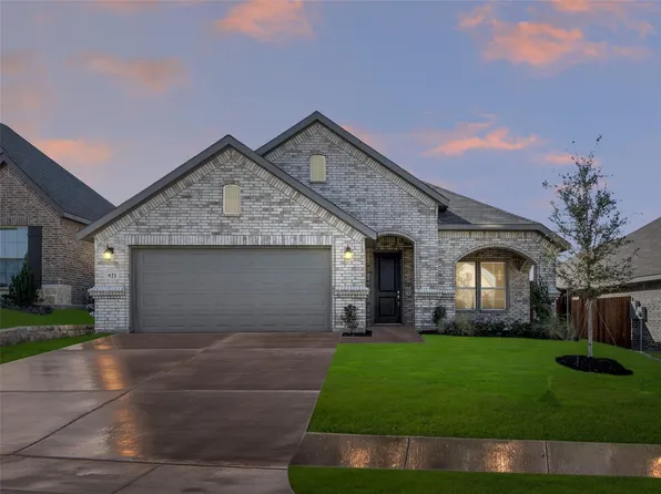 921 Beverly Dr, Cleburne, TX 76033