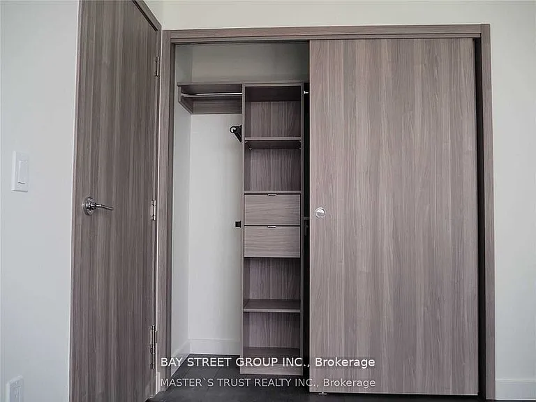 85 McMahon Dr #2107 — Photo 2