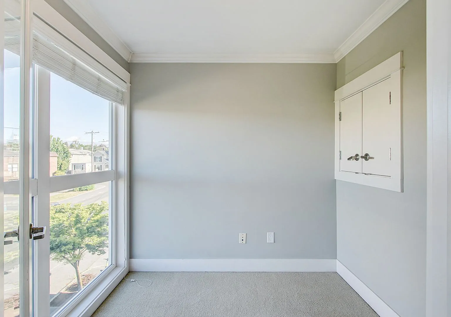 Top Floor, 3 Bedroom Penthouse In Ballard- Huge Master, Views, In Unit Laundry! — Photo 4