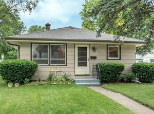 2016 Oaklawn Ave, Waukesha, WI 53188