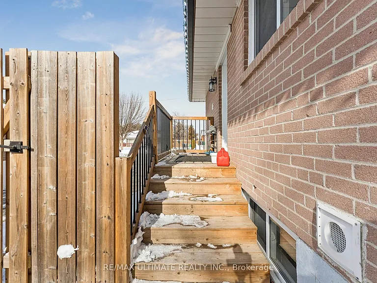 35 Algonquin Blvd #MAIN — Photo 17