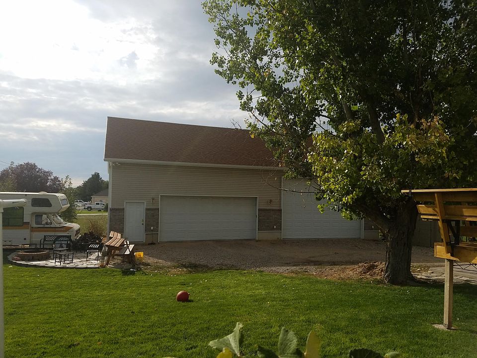 4 car garage!