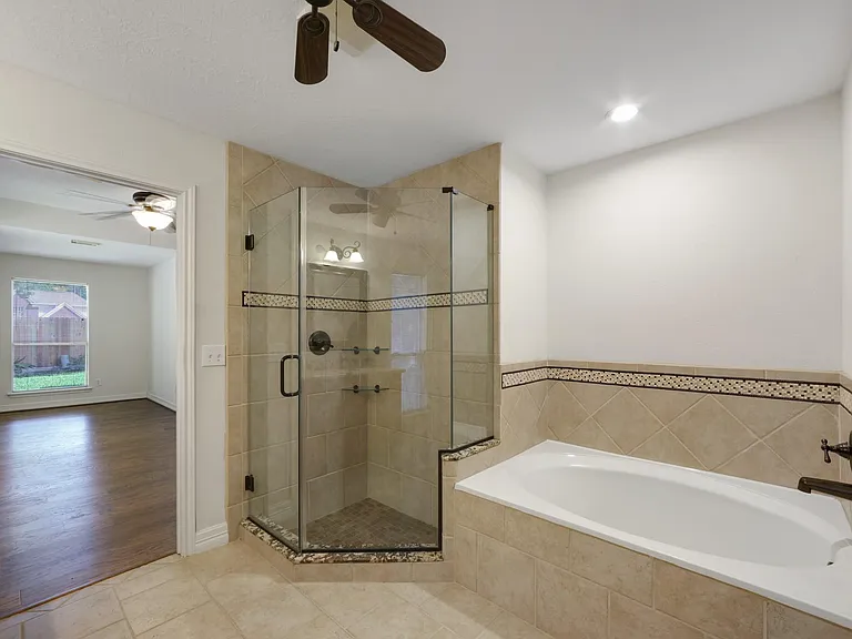 8910 Driftstone Dr — Photo 17