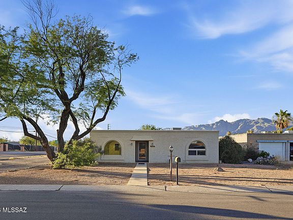 4th image of 2501 E Greenlee Pl
