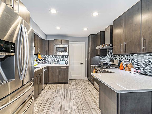 4th image of 303 Creekside Dr APT B