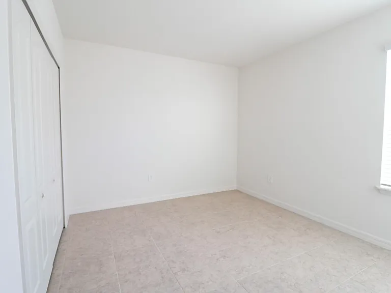 2061 SE Mantua St — Photo 15