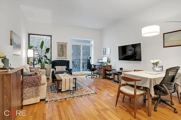 Rented by CORE | media 7