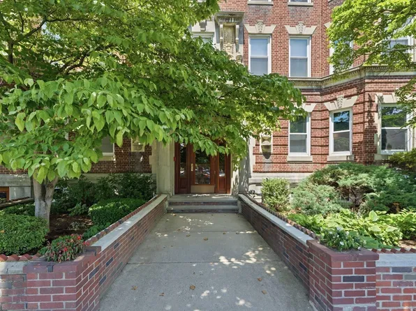 131 Park Dr APT 44, Boston, MA 02215